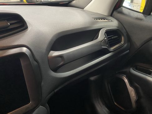 Used 2023 Jeep Renegade Latitude AWD/4WD image 25