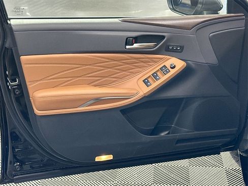 Used 2022 Toyota Avalon Limited image 15