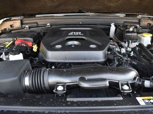 Used 2023 Jeep Wrangler Unlimited Sahara AWD/4WD image 38