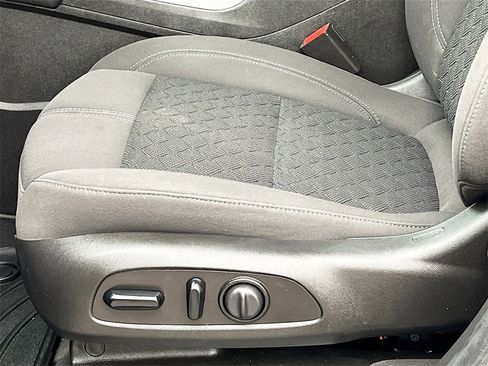 Used 2021 Chevrolet Blazer LT image 18