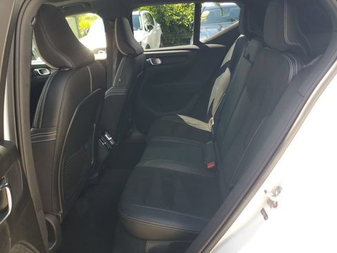 Used 2020 Volvo XC40 T5 R-Design AWD/4WD image 11