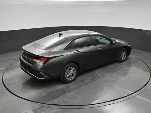 New 2026 Hyundai Elantra SE FWD image 28