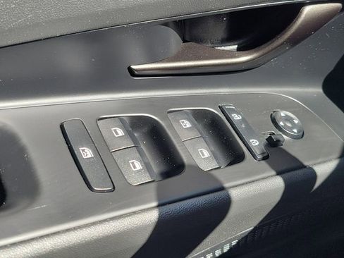 Used 2025 Hyundai Elantra Sport FWD image 18