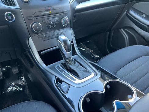 Used 2017 Ford Edge SE image 39