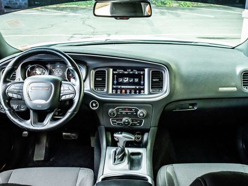 Used 2019 Dodge Charger SXT AWD/4WD image 15