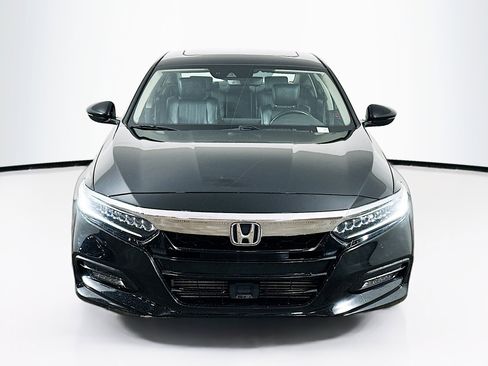 Used 2018 Honda Accord Touring image 2