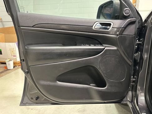 Used 2018 Jeep Grand Cherokee Altitude AWD/4WD image 23