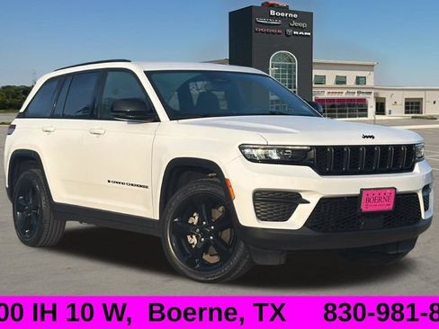 Used 2023 Jeep Grand Cherokee Altitude RWD image 1