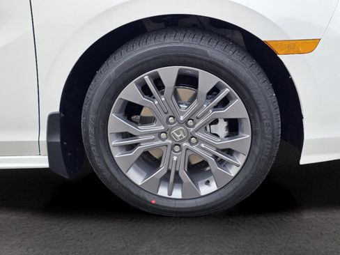 New 2026 Honda Odyssey Touring image 4