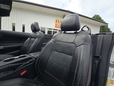 Used 2021 Ford Mustang GT Premium w/ Equipment Group 401A RWD image 19