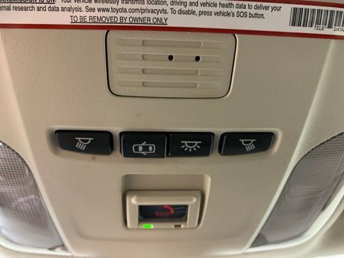 Used 2022 Toyota Corolla LE FWD image 22