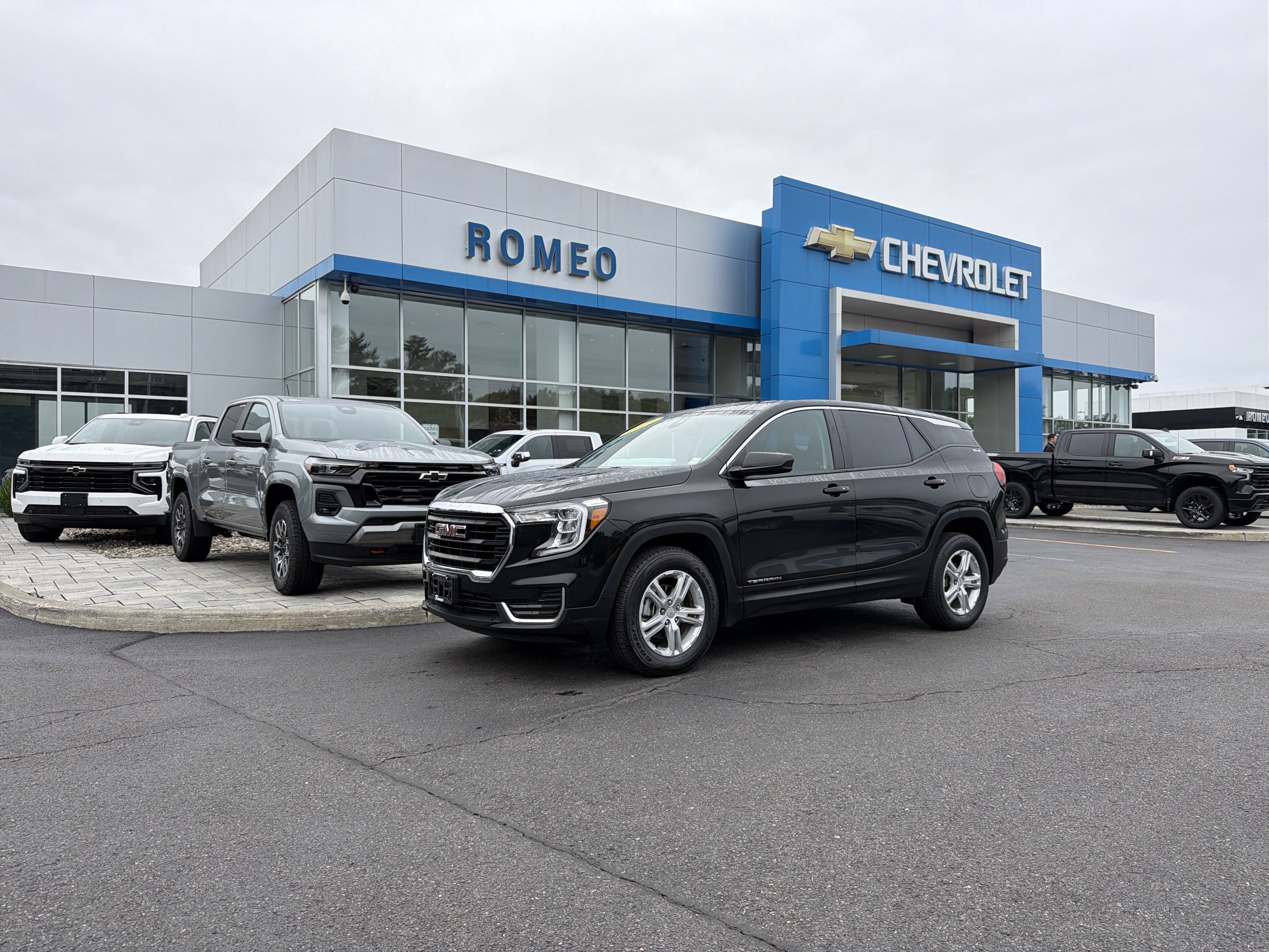 Certified 2024 GMC Terrain SLE AWD/4WD image 1