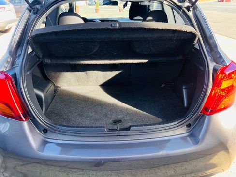 Used 2015 Toyota Yaris L image 12