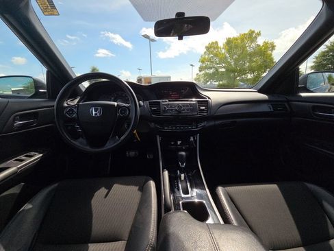 Used 2017 Honda Accord Sport image 13