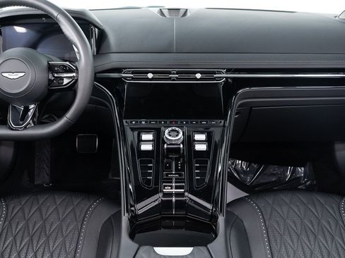 Used 2024 Aston Martin DB12 Convertible image 33