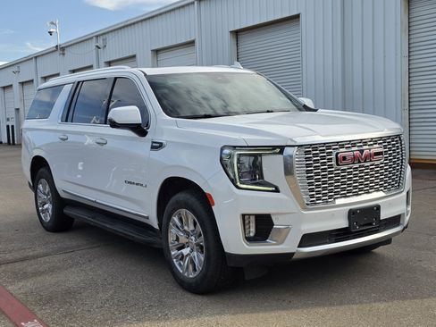Used 2024 GMC Yukon XL Denali AWD/4WD image 11