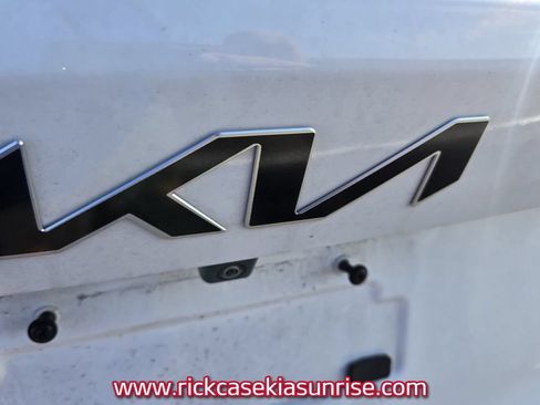 Used 2024 Kia Sorento SX FWD image 10