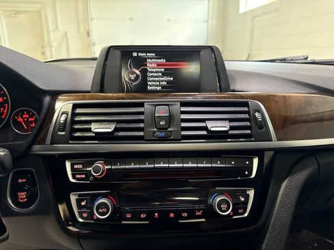 Used 2016 BMW 320i xDrive Sedan AWD/4WD image 16