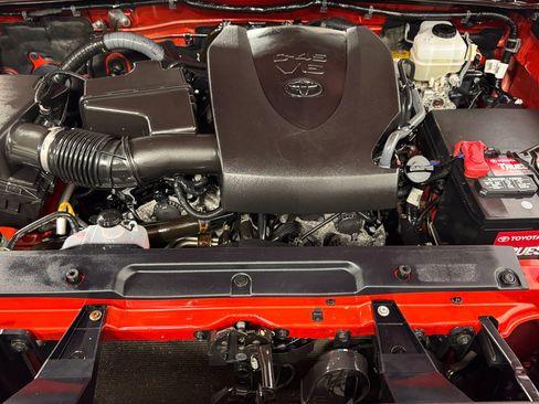 Used 2016 Toyota Tacoma TRD Off-Road w/ Premium & Technology Package image 24