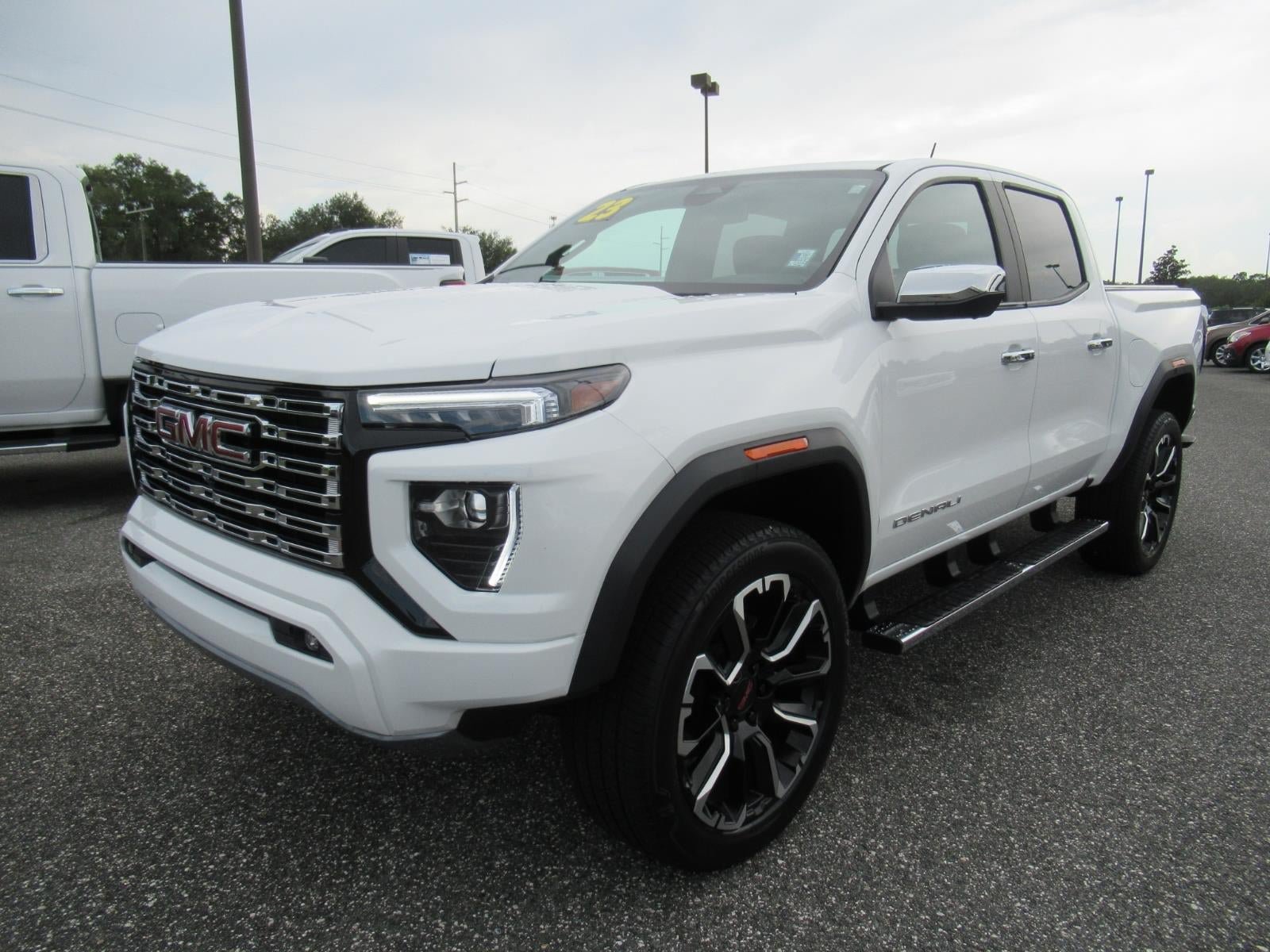 Used 2023 GMC Canyon Denali AWD/4WD image 3