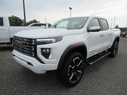 Used 2023 GMC Canyon Denali AWD/4WD image 3