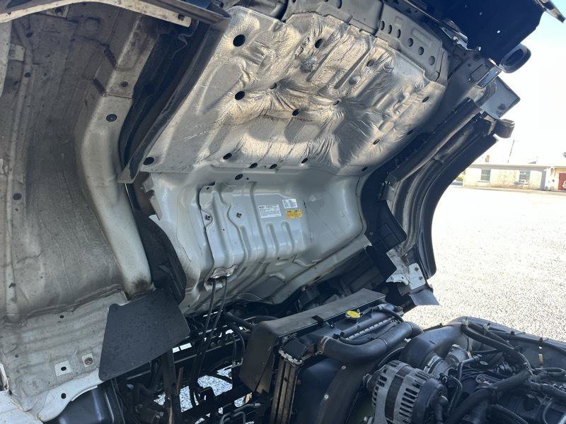 Used 2019 Isuzu NPR RWD image 11