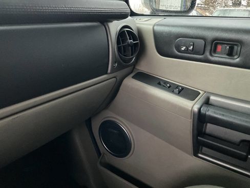 Used 2003 HUMMER H2 w/ Preferred Equipment Group image 15