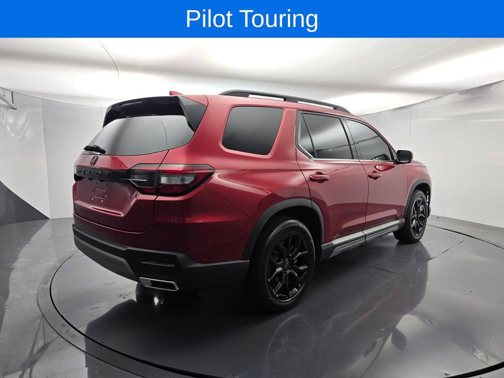 Used 2025 Honda Pilot Touring image 4