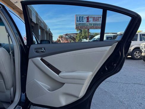 Used 2011 Nissan Altima 3.5 SR w/ 3.5SR Premium Pkg image 15