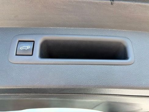 Used 2022 Toyota Highlander XLE AWD/4WD image 13