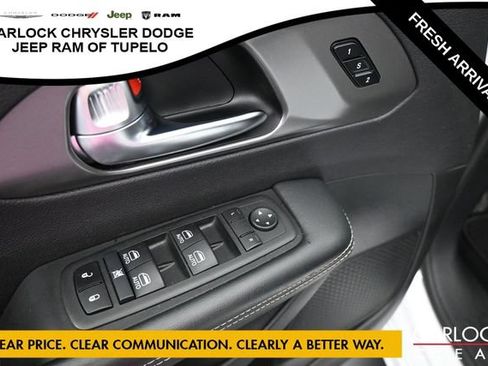 Used 2025 Chrysler Pacifica Select FWD image 15