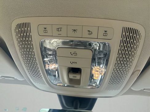 Used 2023 Mercedes-Benz GLB 250 4MATIC w/ Premium Package image 30