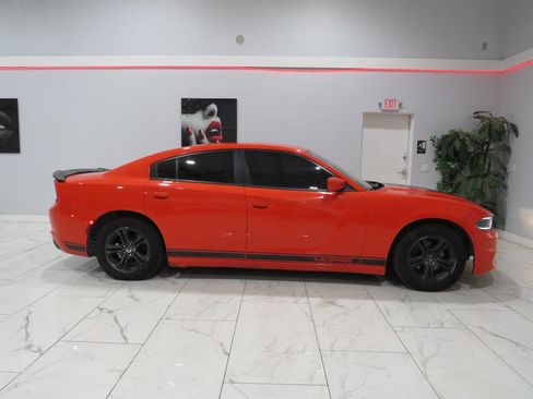 Used 2017 Dodge Charger SE image 2