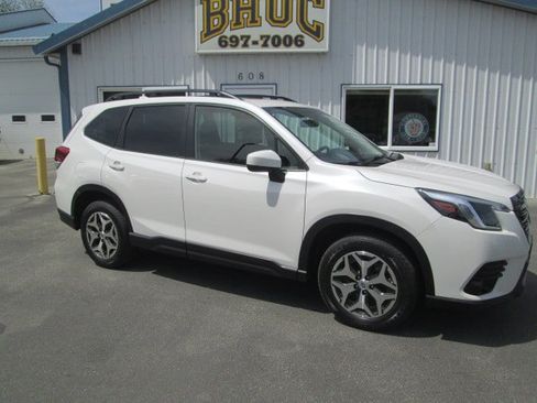 Used 2022 Subaru Forester Premium AWD/4WD image 1