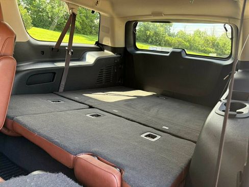 Used 2019 Cadillac Escalade ESV Premium Luxury AWD/4WD image 24
