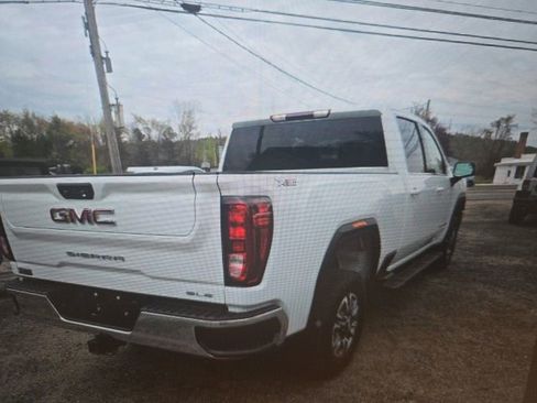 Used 2022 GMC Sierra 2500 SLE AWD/4WD image 3