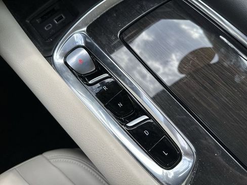 Certified 2023 Buick Enclave Essence image 22