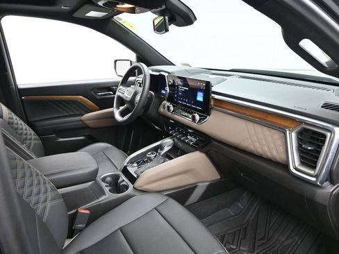 Used 2024 GMC Canyon Denali image 11