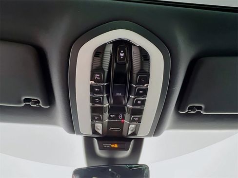 New 2026 Porsche Macan image 14