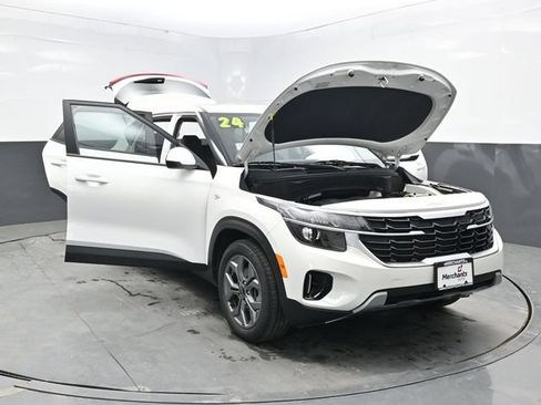 Used 2024 Kia Seltos LX AWD/4WD image 32