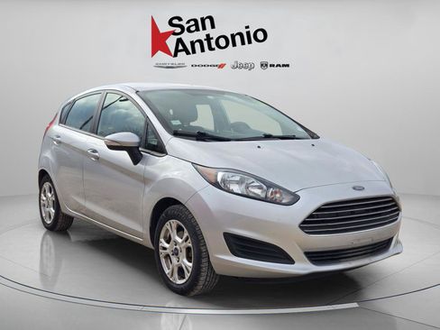 Used 2015 Ford Fiesta SE image 1