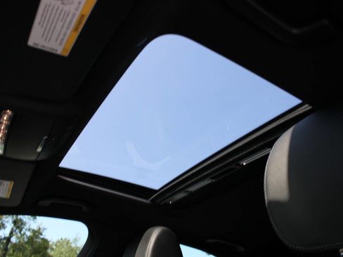 Used 2017 Mercedes-Benz E 300 4MATIC image 24