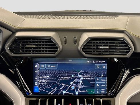 Used 2021 Lamborghini Urus AWD/4WD image 12