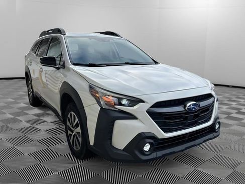 Used 2025 Subaru Outback Premium image 3