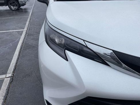 Used 2025 Toyota Sienna XLE image 17