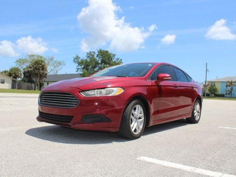 Used 2016 Ford Fusion SE FWD image 2