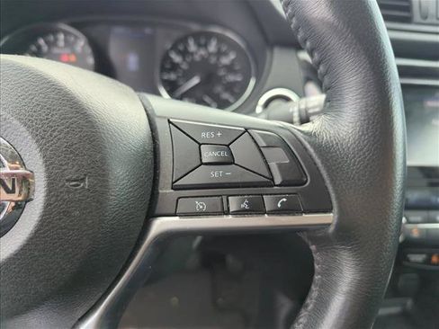 Used 2018 Nissan Rogue SV FWD image 17