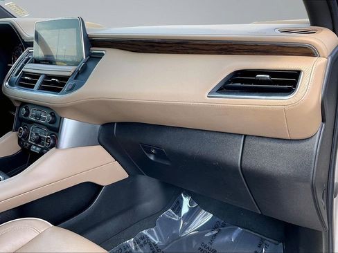 Used 2021 Chevrolet Tahoe Premier w/ Premium Package image 17