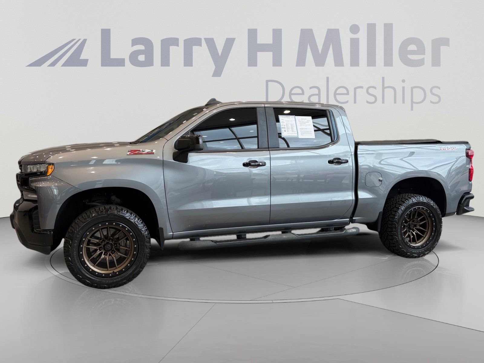 Used 2021 Chevrolet Silverado 1500 LT Trail Boss w/ Bed Protection Package AWD/4WD image 2