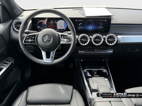 Used 2023 Mercedes-Benz EQB 300 4MATIC image 24